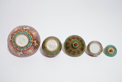 Un lot en porcelaine de Chine Bencharong pour le march&eacute; tha&iuml;, 19&egrave;me